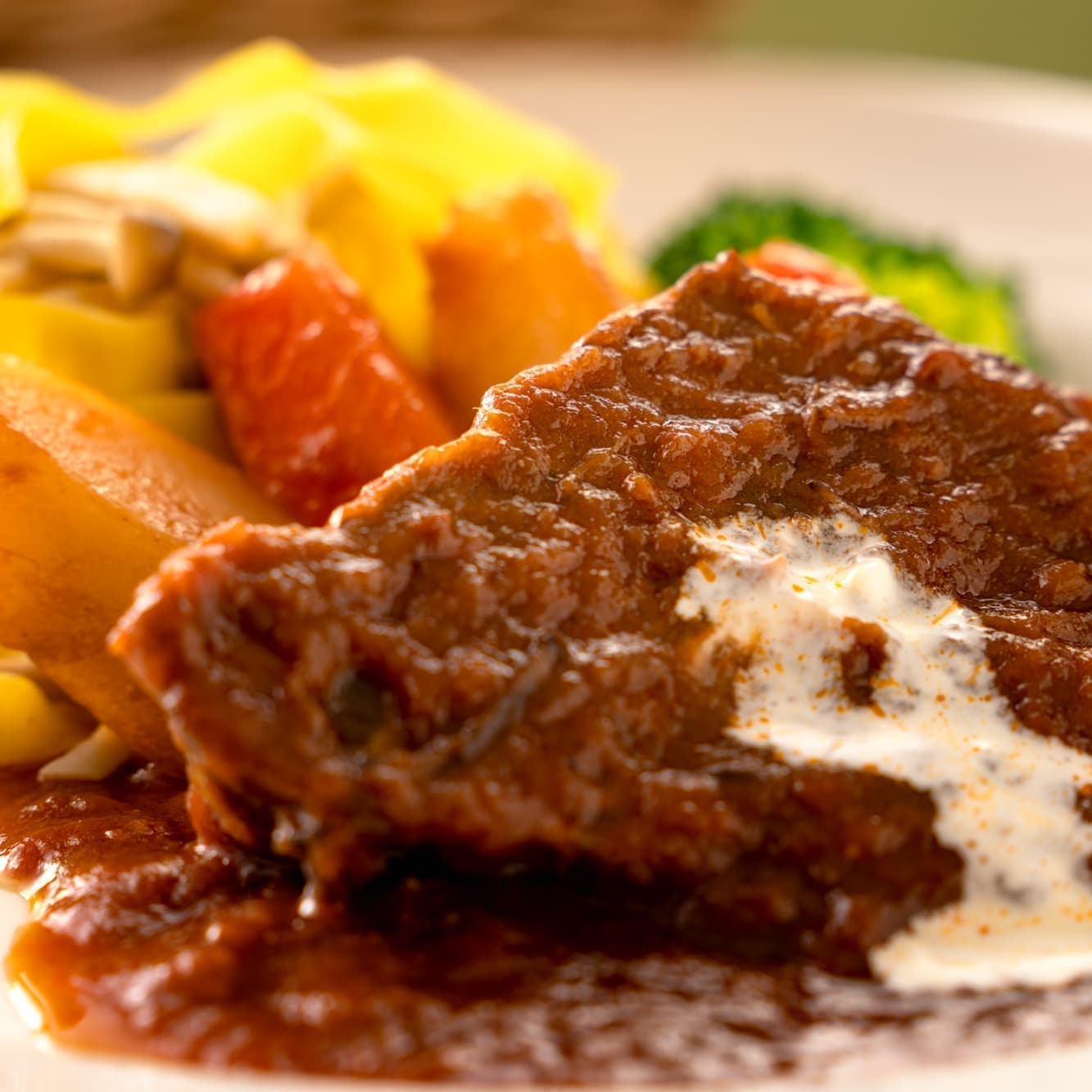 遊々舎の夕食例 パイ包み