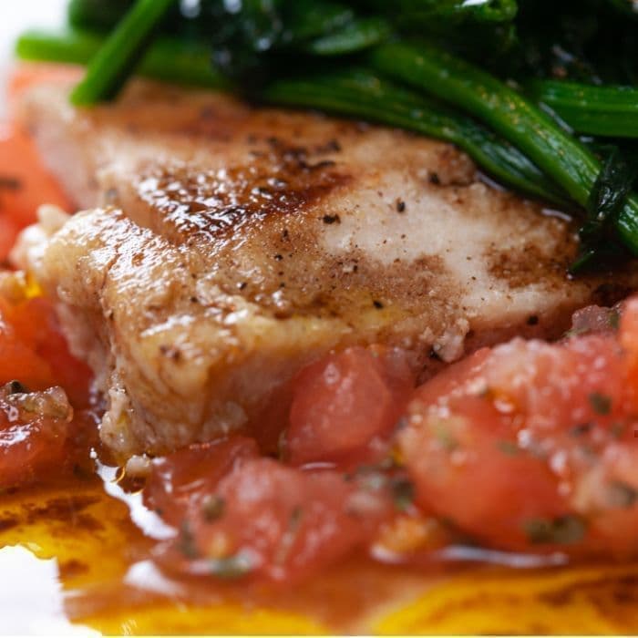 遊々舎の夕食例　メカジキ