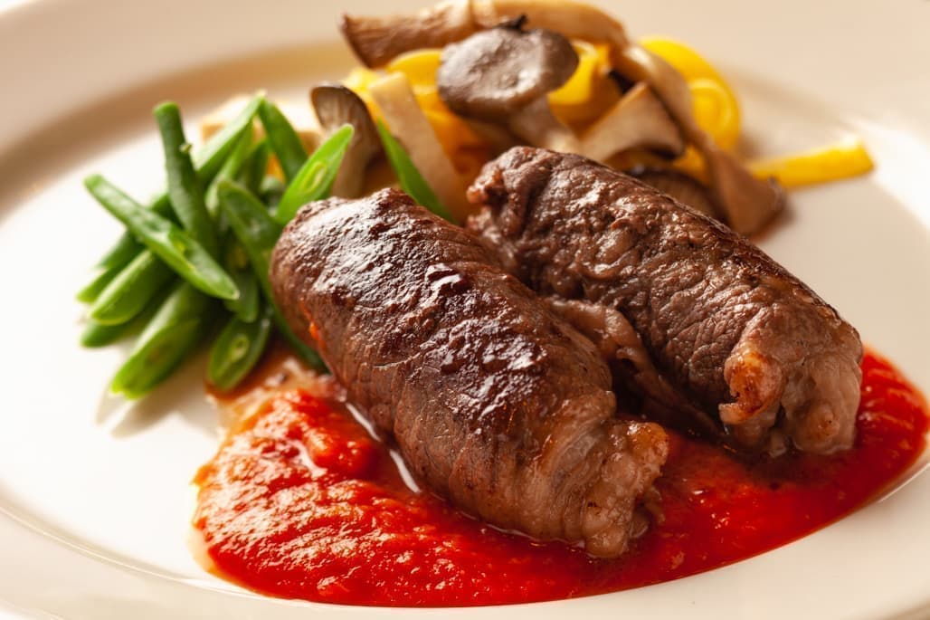 ディナー例　牛肉ロール　トマトソース