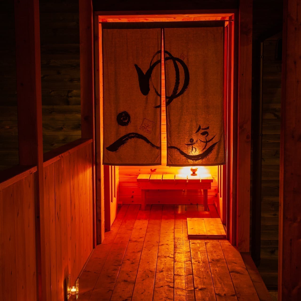 オーナー手作り温泉風呂　渡り廊下